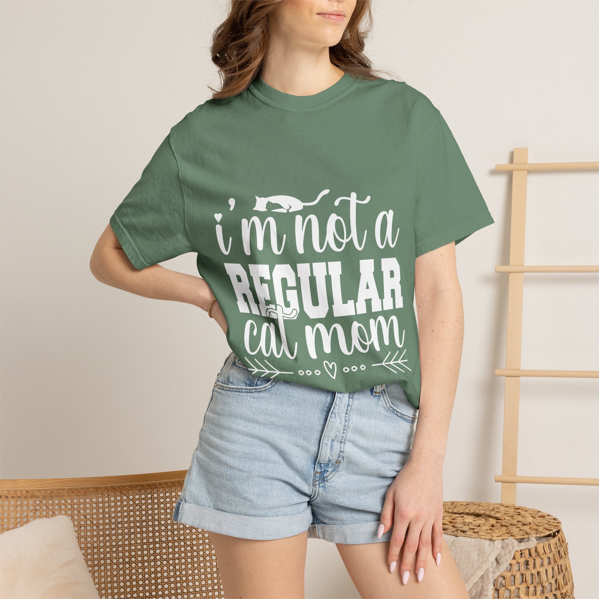 i'm not a regular cat mom T-shirt