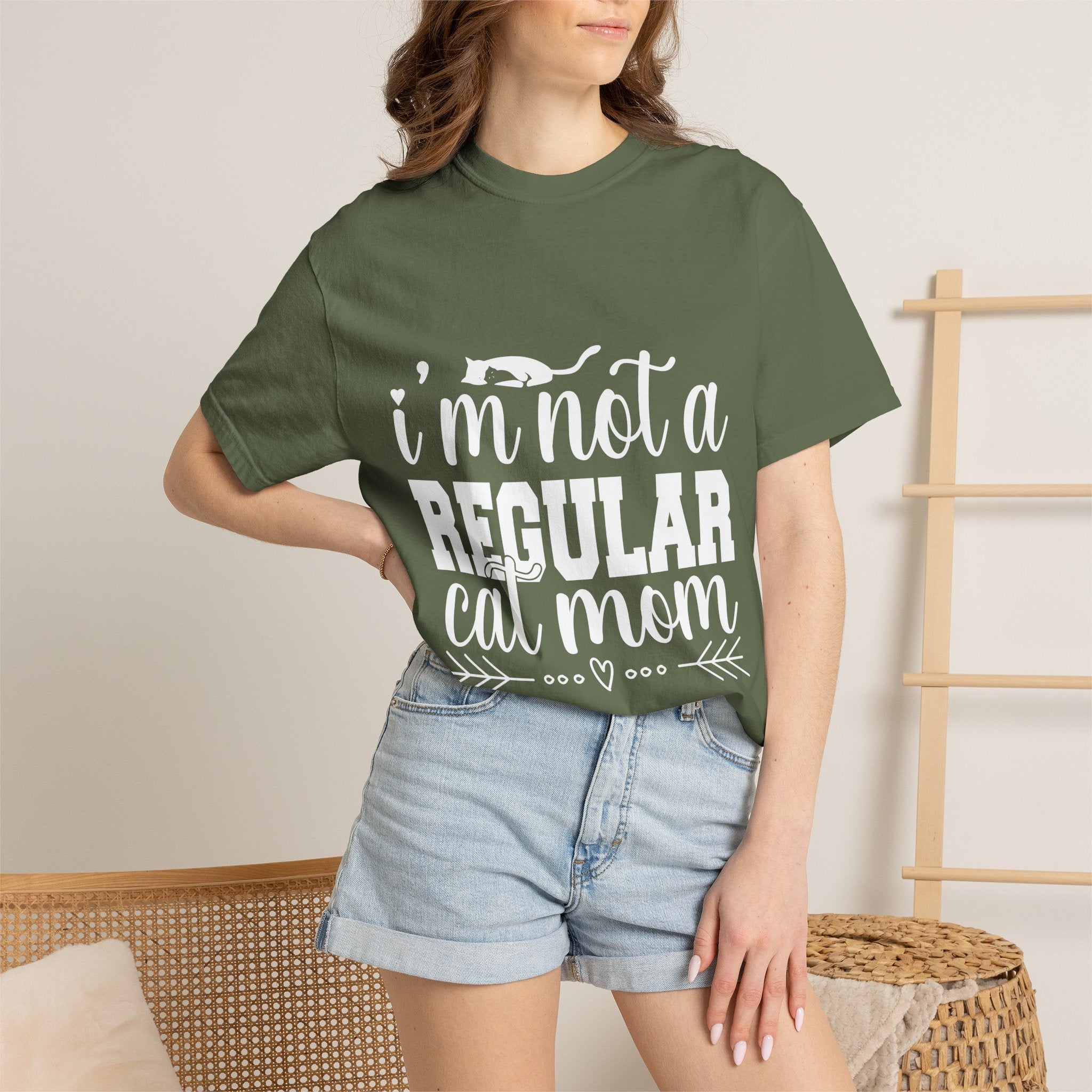 i'm not a regular cat mom T-shirt