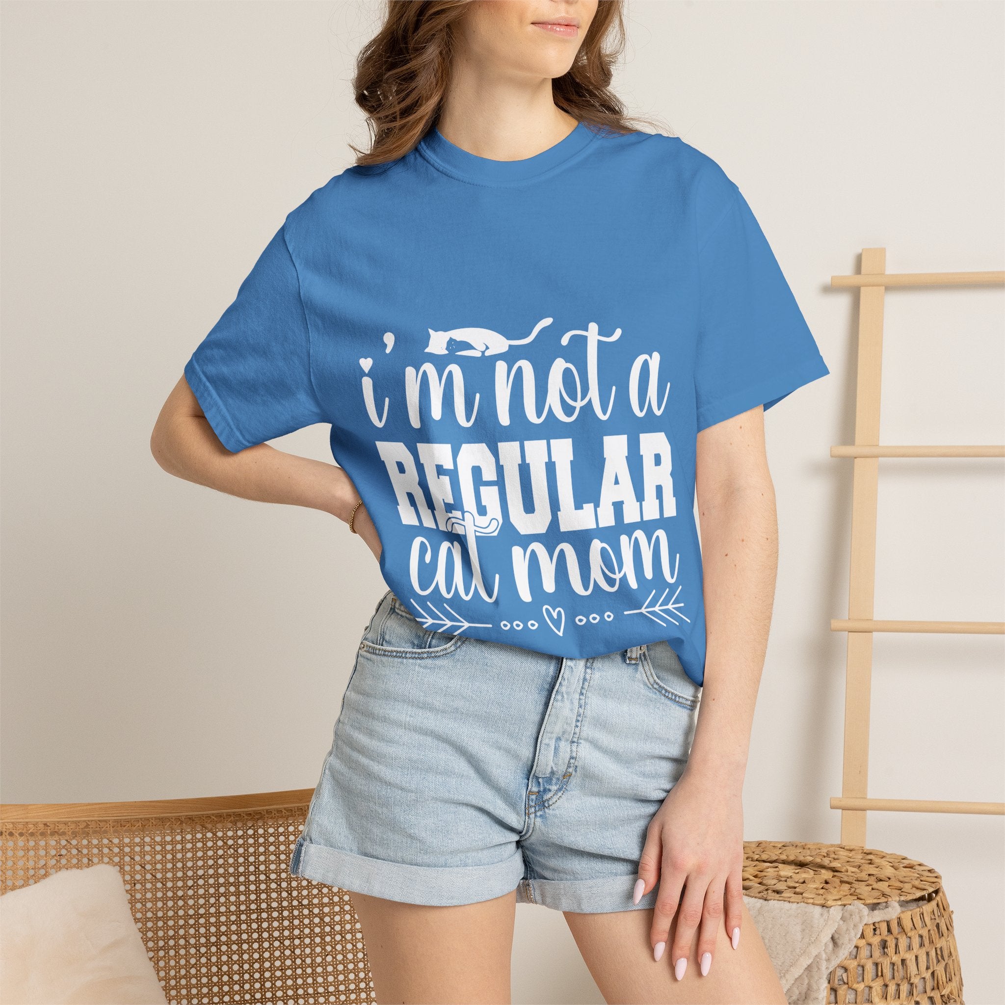 i'm not a regular cat mom T-shirt