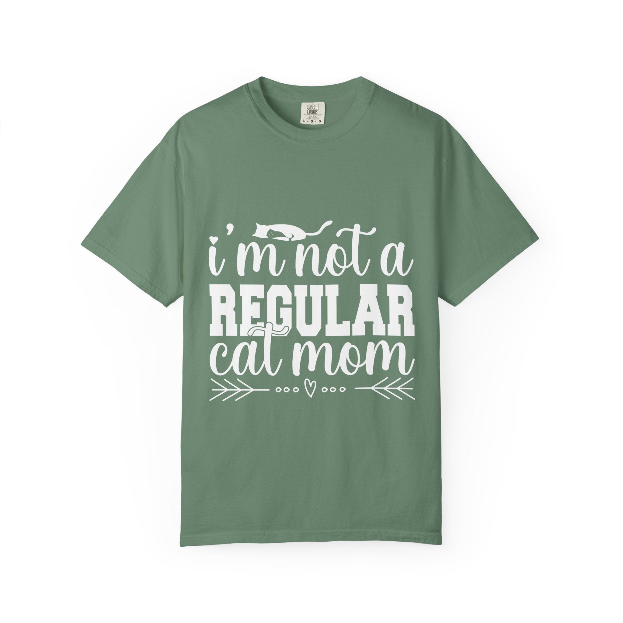 i'm not a regular cat mom T-shirt