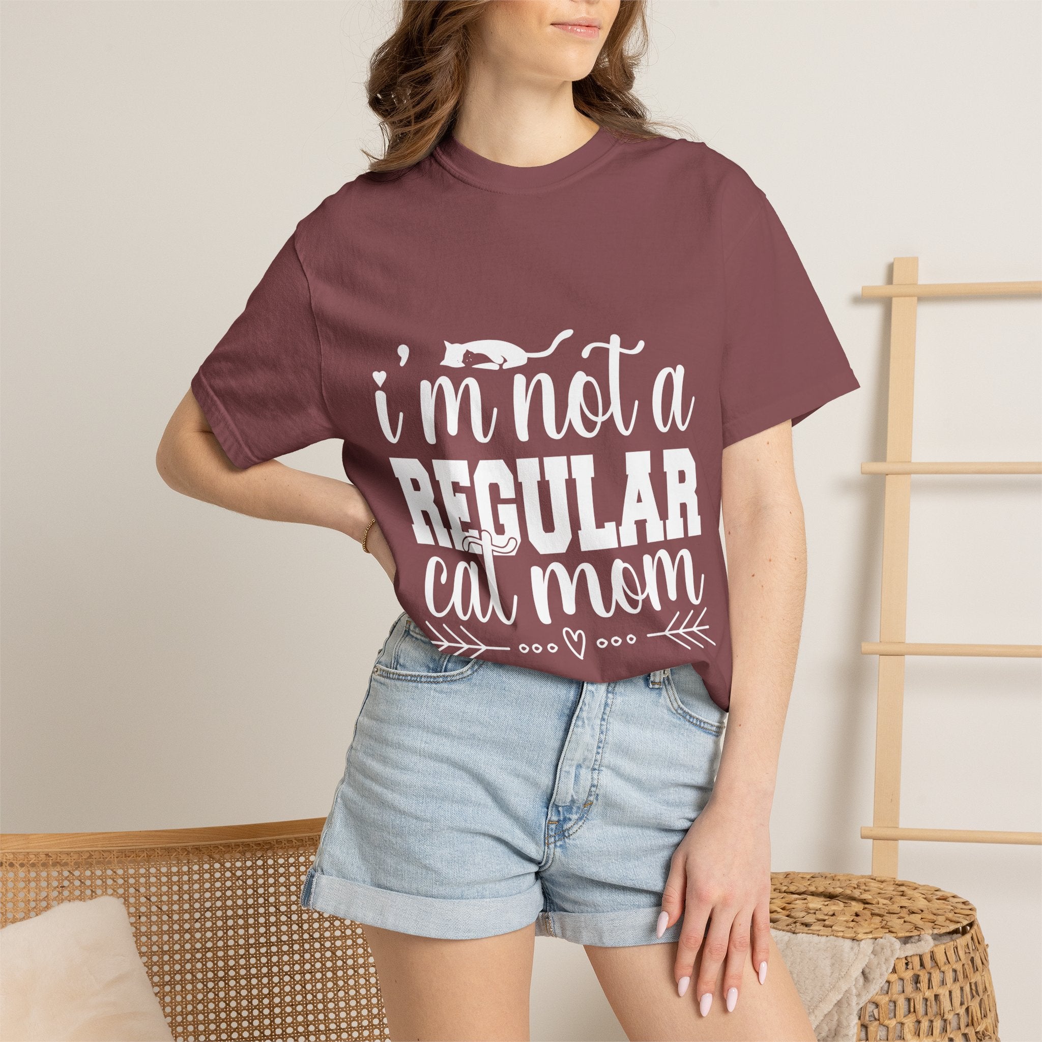 i'm not a regular cat mom T-shirt